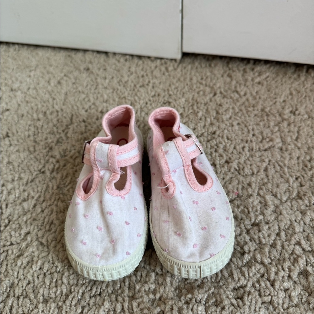 Cienta pink swiss dot snap shoes